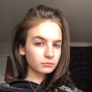 Meet your Posher, Cassandra